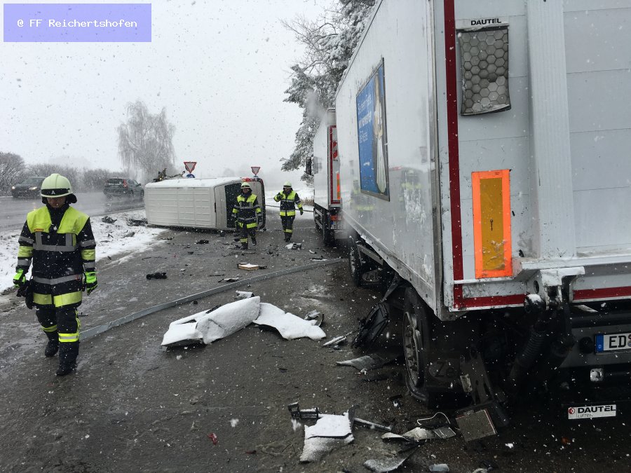 Unfall mit Straßenfahrzeugen, Verkehrshindernis Unfall mit Straßenfahrzeugen, Verkehrshindernis